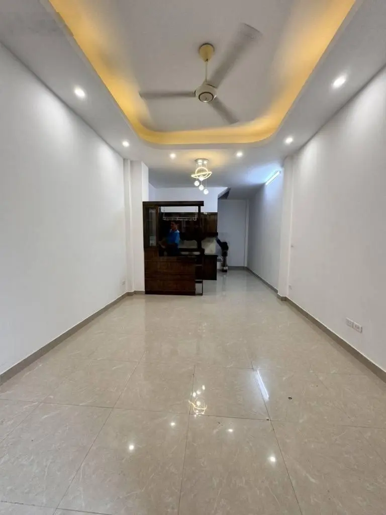 NHÀ MỚI XÂY, Vị trí năm ngay đầu Phố Phúc Lợi, khu VIP hàng xóm KĐT Việt Hưng, Vinhome riverside.