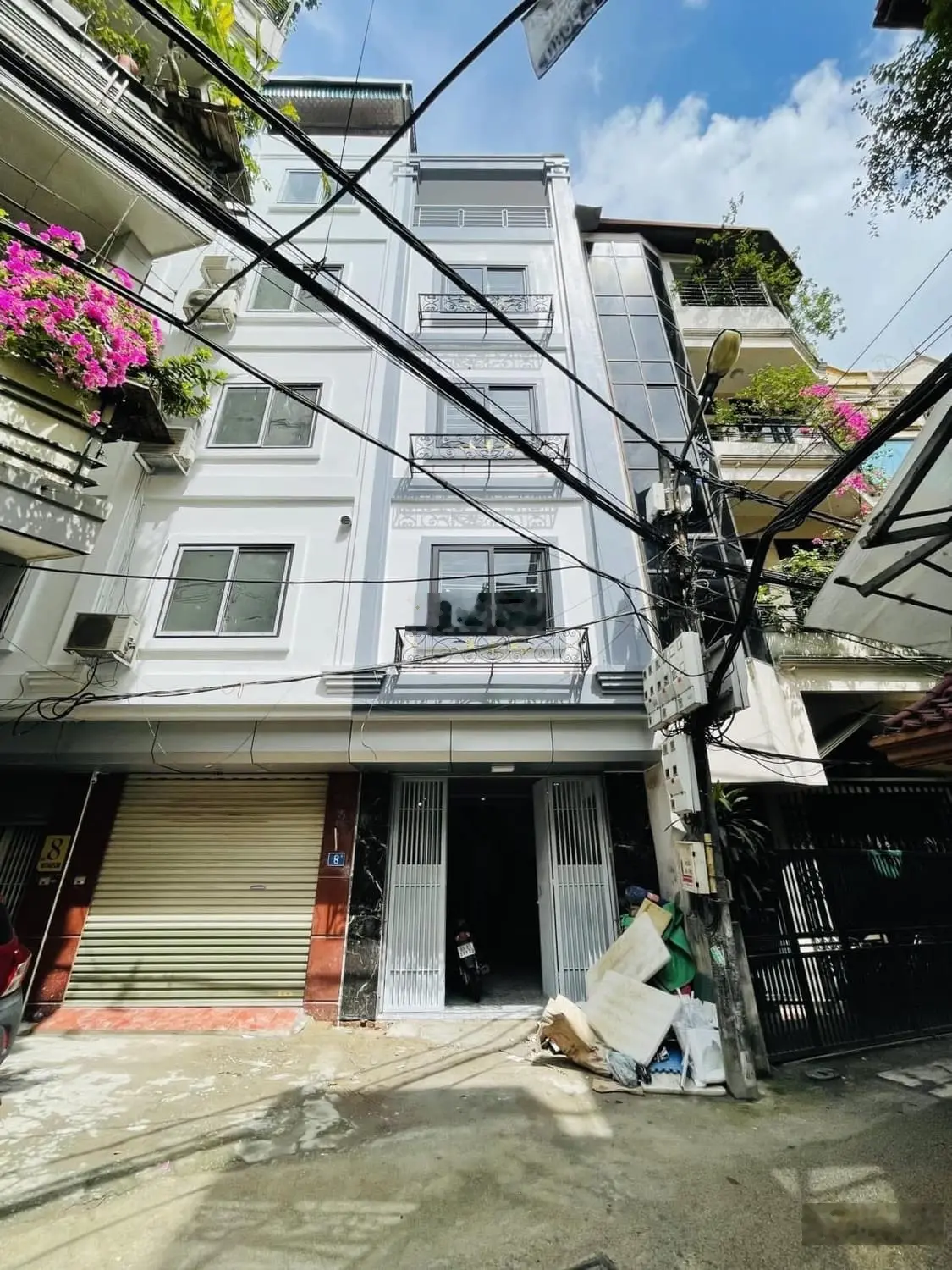 Bán nhà riêng ở đường Lạc Long Quân, giá ưu đãi 8 tỷ VND, diện tích 37 m2
