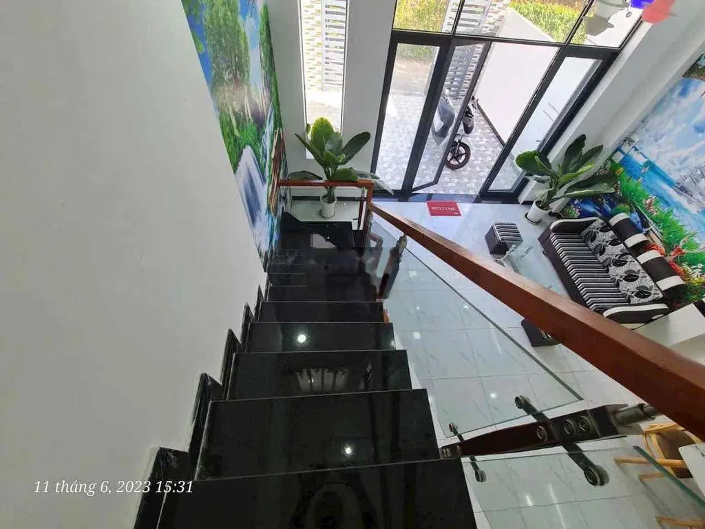 bán nhà sân xe hơi . 3 phòng ngủ