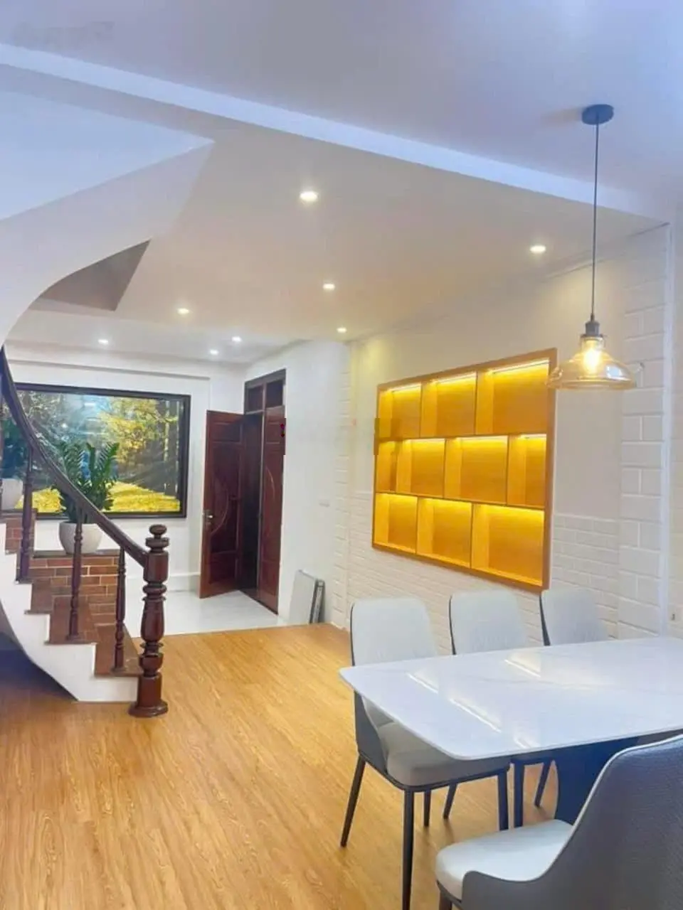 Cần Bán nhà riêng phố Đặng Tiến Đông 45m 5Tg MT 4,3m hơn 10 tỷ gần ÔTô 10m ra phố hồ Hoàng Cầu.