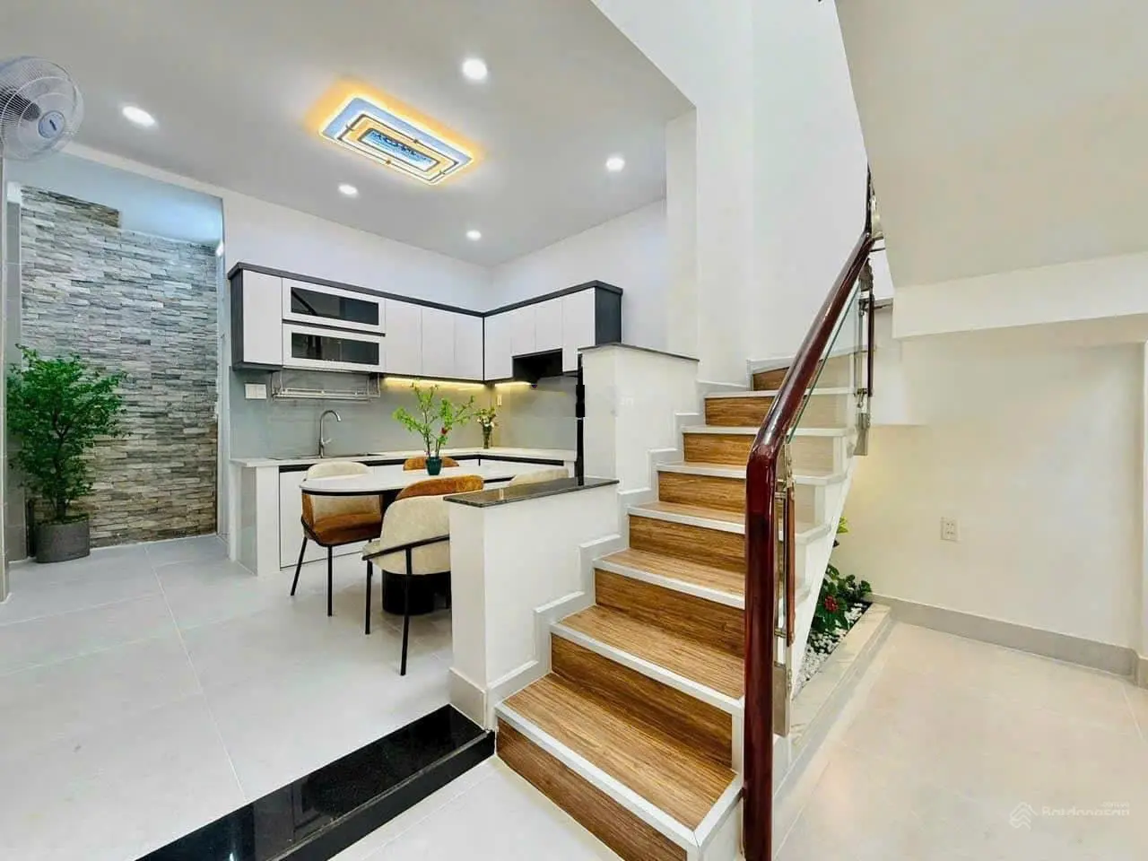 Chỉ với 3tỷ25 sở hữu ngay căn nhà riêng 3PN, 3WC, 55m2 tại Võ Văn Tần, Q3, HCM. Sang tên trong ngày