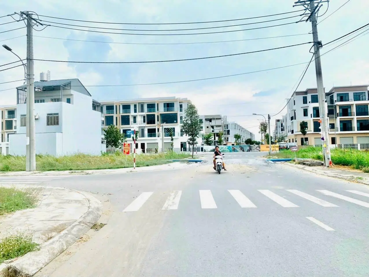GIÁ TỐT ĐẦU TƯ:nền đất đường số 10 DA Saigon Village,trục đường chính LG 17m,DT 80m2,giá chỉ 2tỉ050