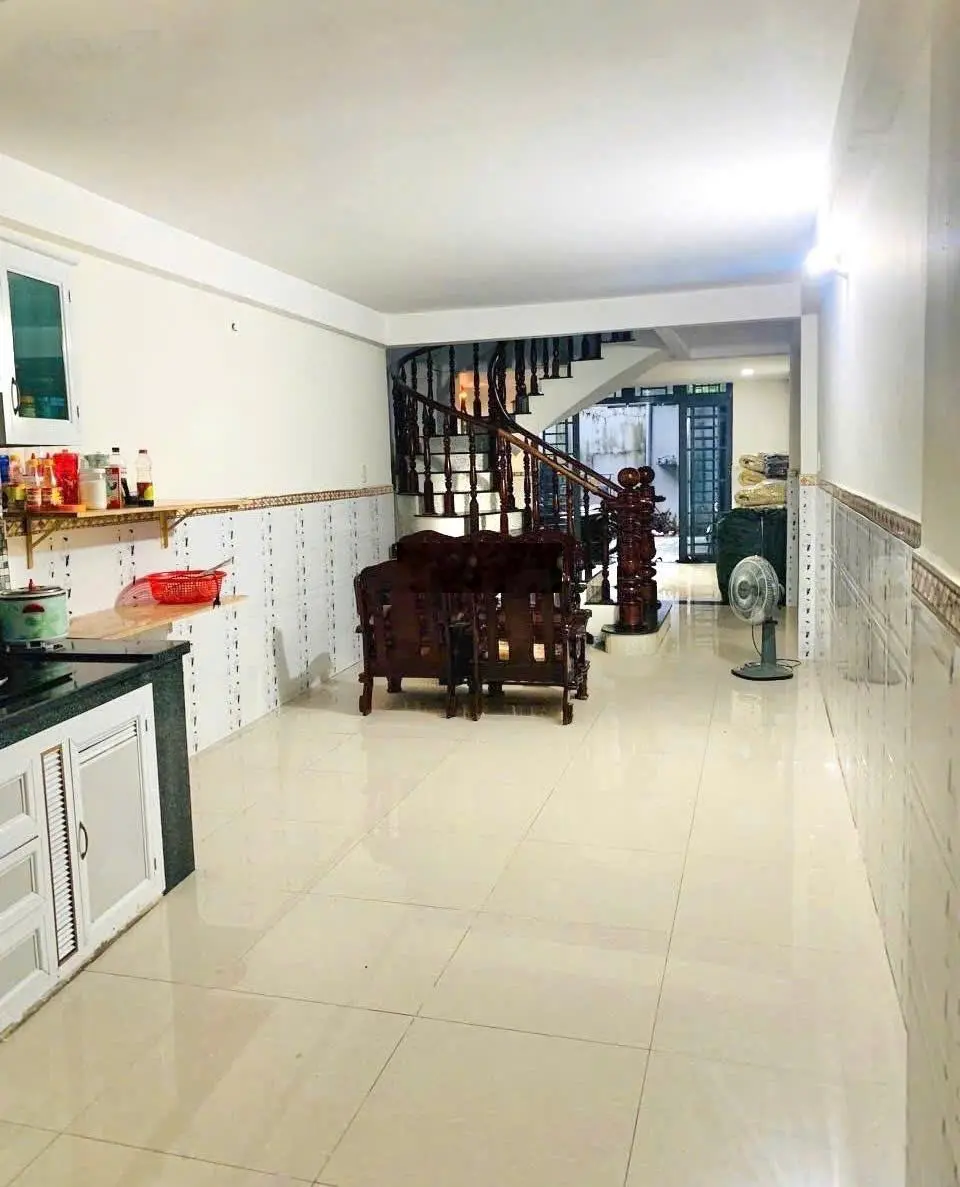 Bán nhà 3 tầng tại Võ Văn Ngân, Bình Thọ, Thủ Đức 100m2, 4 PN, 5 WC, 6,x tỷ