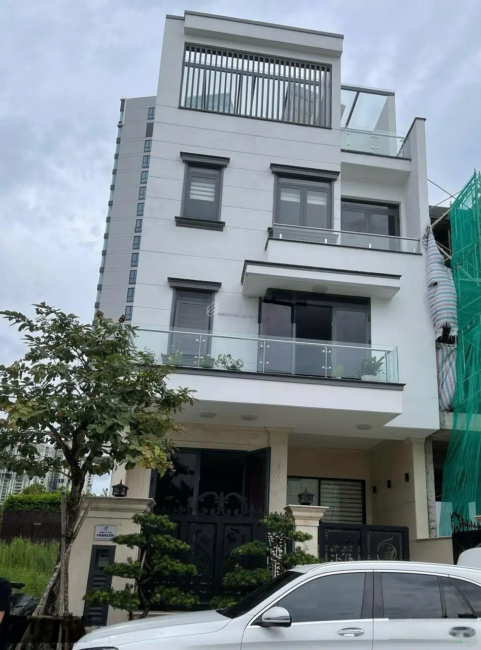 Bán Nhà Sài Gòn Mystery Đảo Kim Cương Quận 2 - 126m2, 3.5 Tầng, Hướng Tây Bắc - Giá 35 Tỷ