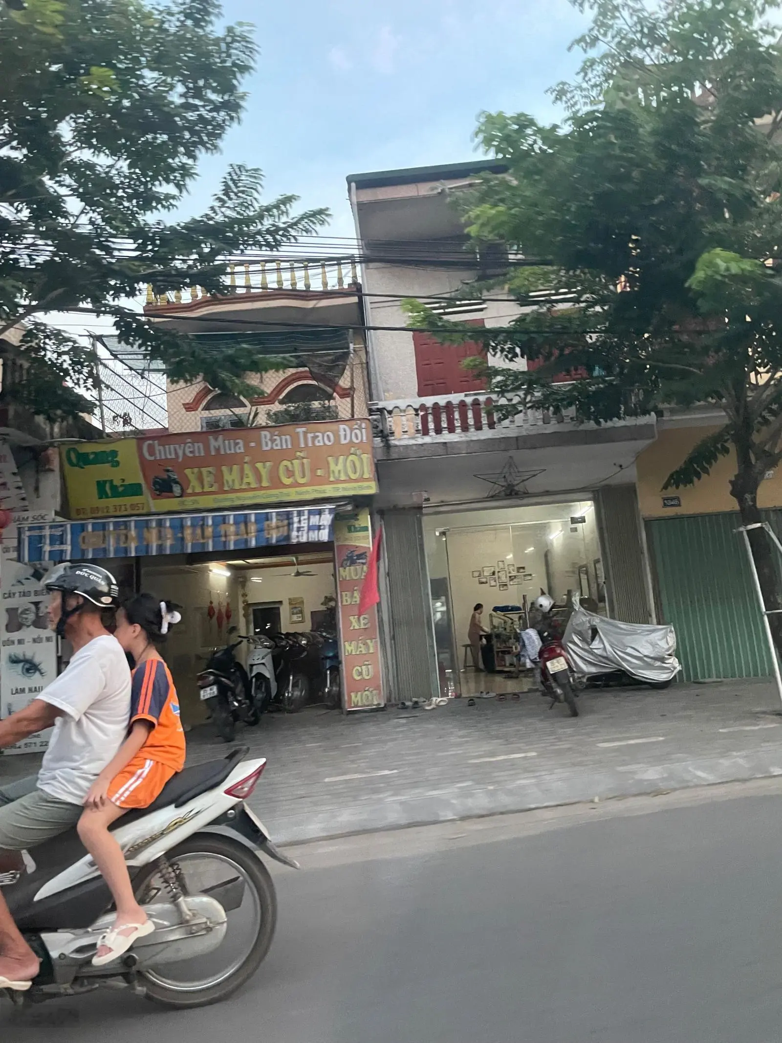 Bán nhà 2 tầng, mặt đường Nguyễn Công Trứ. Mặt đường lớn buôn bán kinh doanh thuận lợi. 100m2
