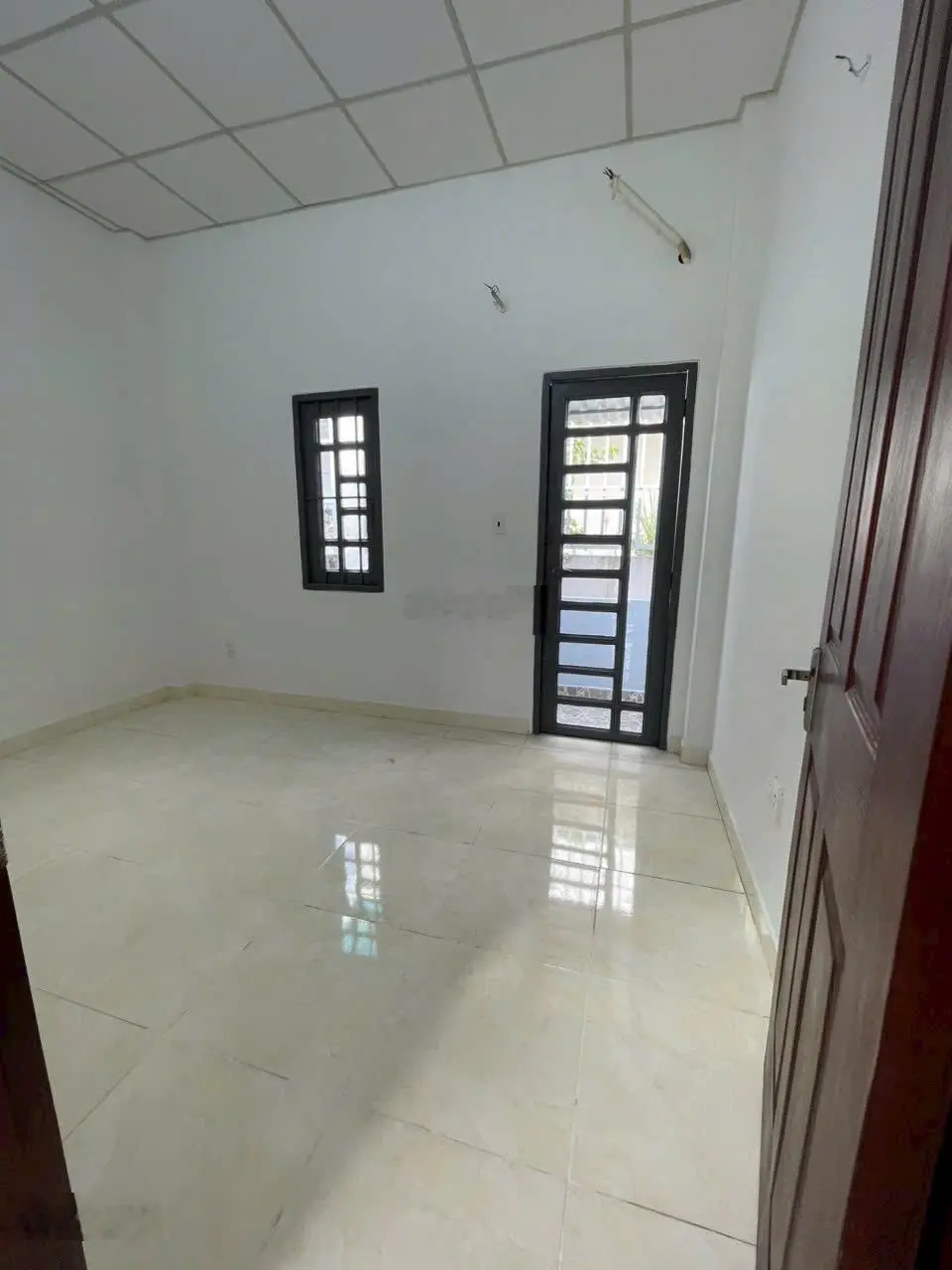 Bán nhà 1 trệt 2 lầu hẻm xe hơi đường 175 Đình Phong Phú, ngay trung tâm gần đường Lê Văn Việt
