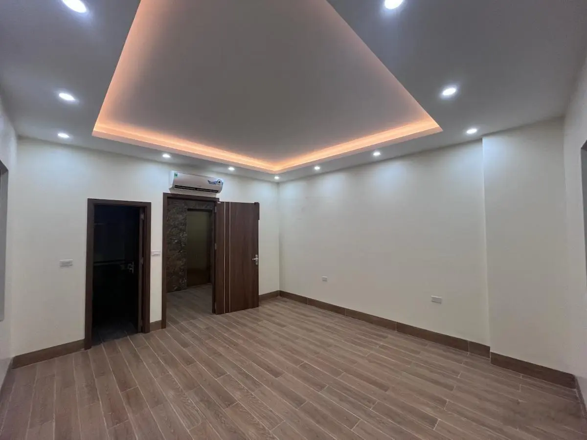 Chủ bán gấp nhà siêu hiếm Cầu Giấy 44m2 x 6 tầng thang máy cực víp xung quanh ngập tràn tiện ích
