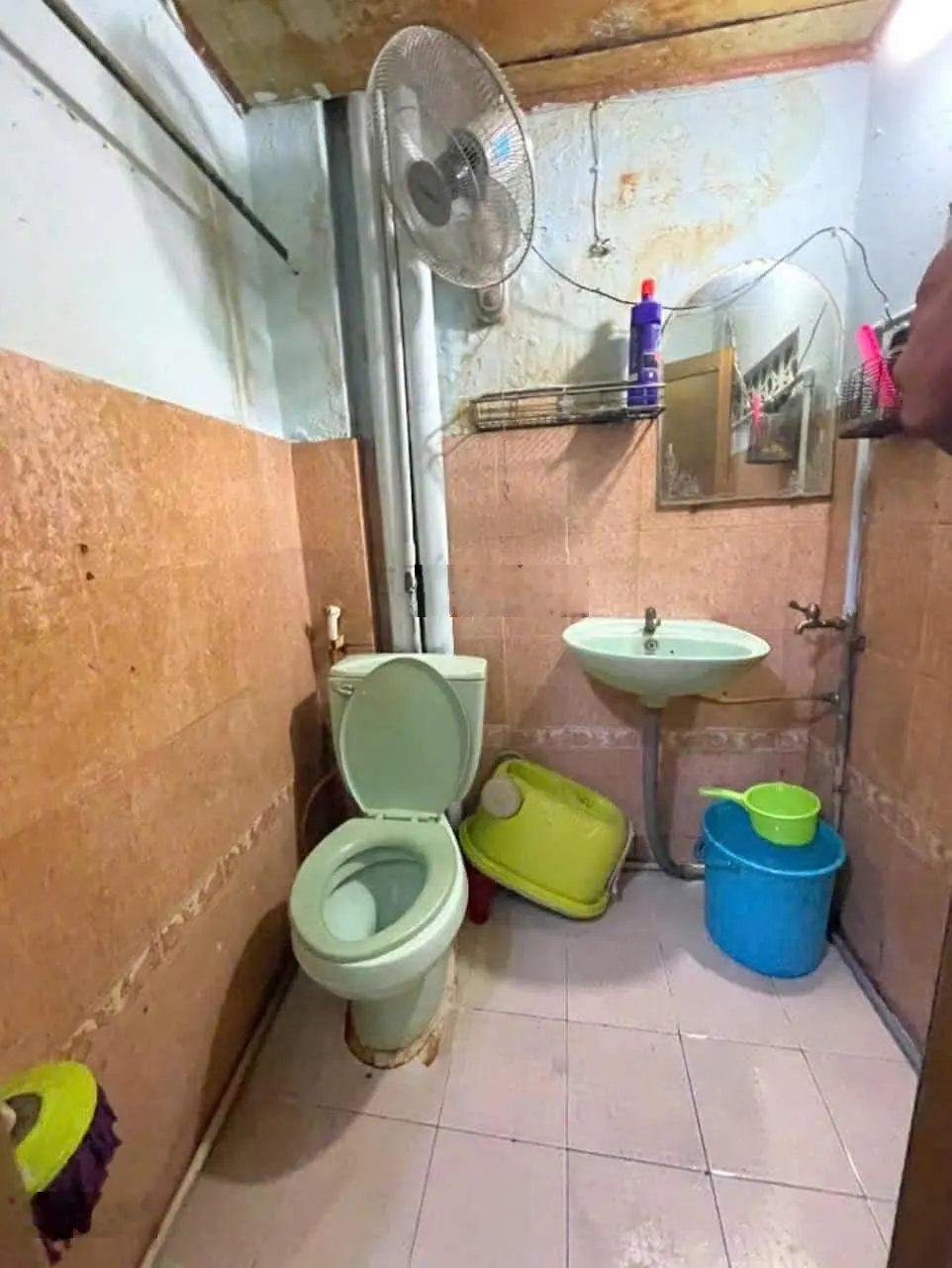 Nhà nát cần bán gấp, DT 30m2/1ty9, SHR, còn bớt, nhà núp hẻm lớn, gần chợ,gầnBV bình tân,trường học