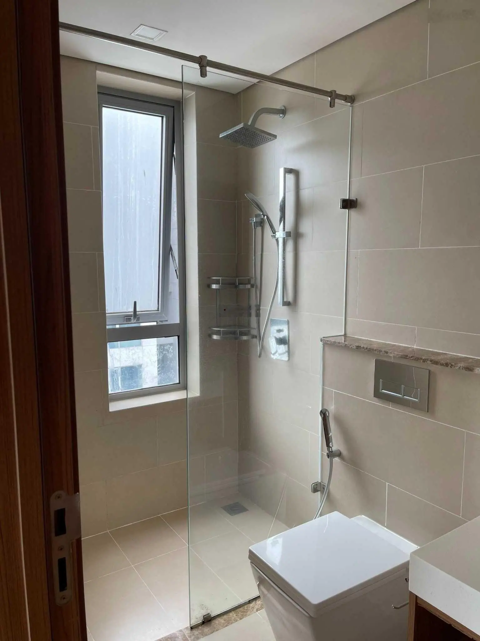 Chính chủ cần bán gấp căn góc 2 view thoáng mát 87,6m2, 2PN, 2WC, giá 5 tỷ nội thất y hình