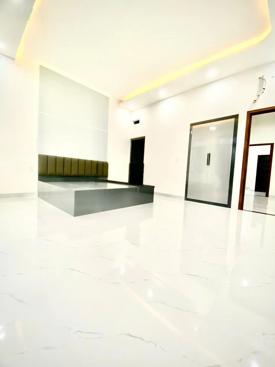 Nhà 1 trệt 2 lầu và 1 sân thượng giá Tốt dành cho bạn. Tặng Cho Bạn 2 Chỉ Vàng 9999 Ở Cho HỒNG PHÁT