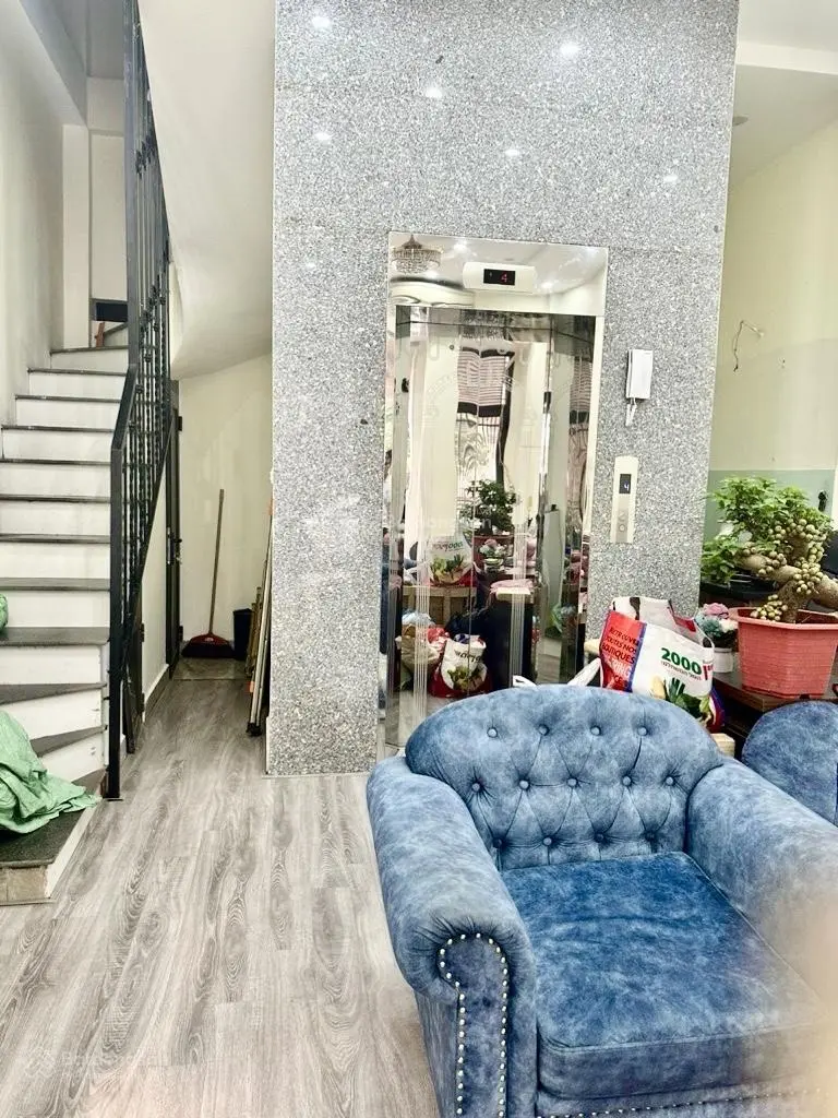 Cần Bán Gấp Toà Nhà 7 Tầng Mặp Phố Cổ Linh-Mặt Tiền 5m- KINH DOANH BẤT CHẤP- GARA-THANG MÁY