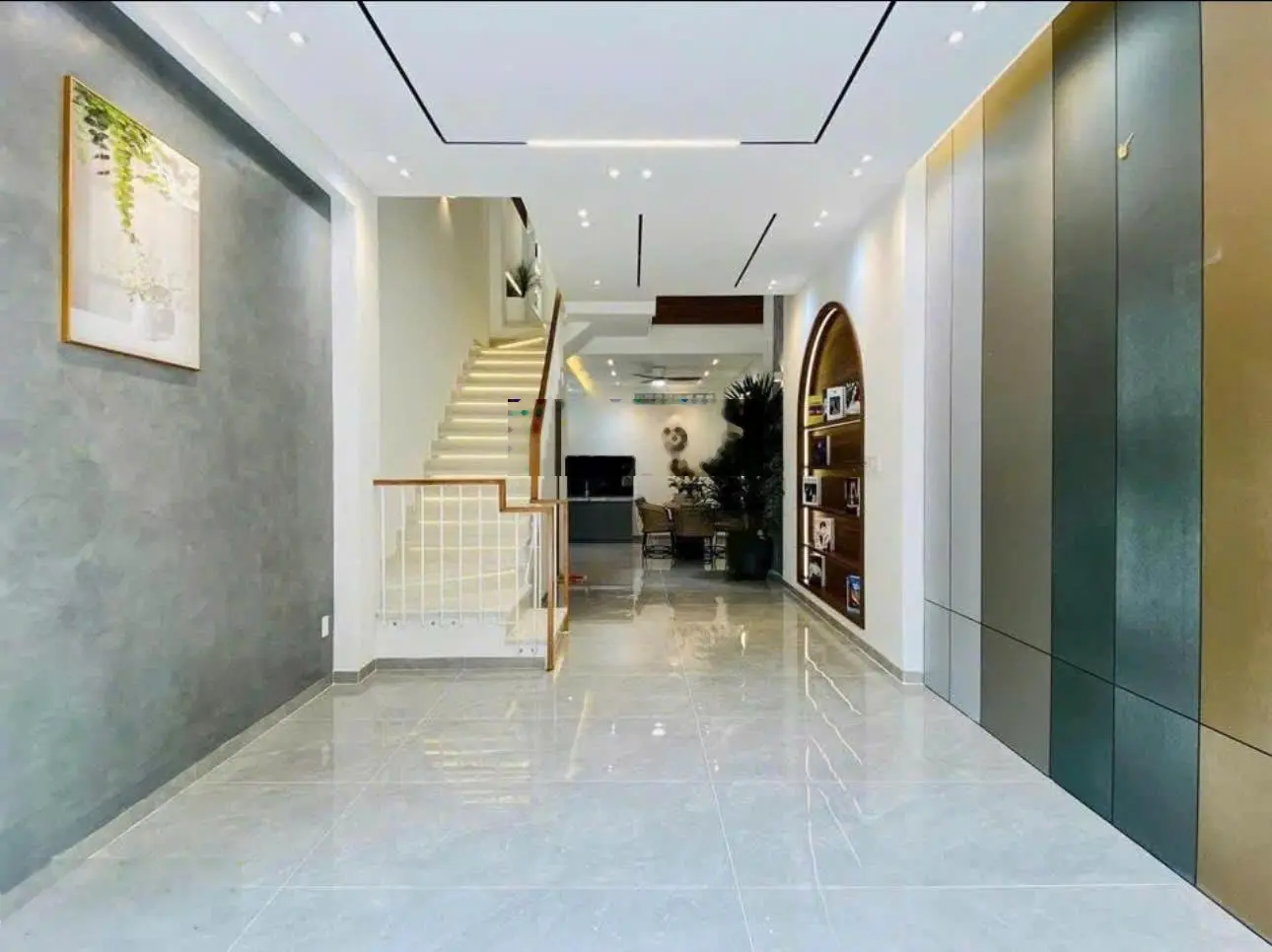 Cần bán gấp nhà MTĐ Đặng Dung, Quận 1. Giá 4,25 TỶ/ DT: 63m2 - Sổ hồng chính chủ, có ban công lớn.