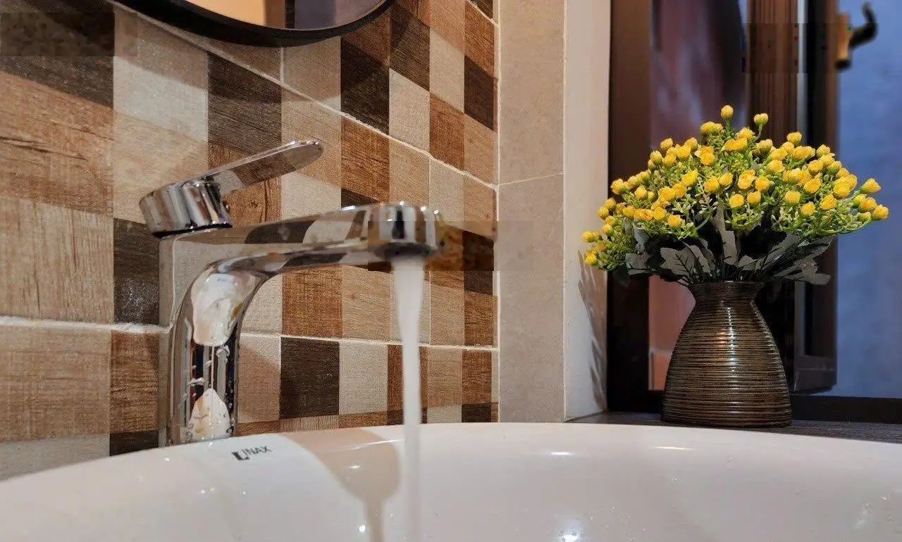 NHÀ ĐẸP 3 TẦNG GẦN NGAY CHỢ HOÀ KHÁNH- ÂU CƠ-KIỆT Ô TÔ THÔNG- CÁCH ĐG CHÍNH 50m