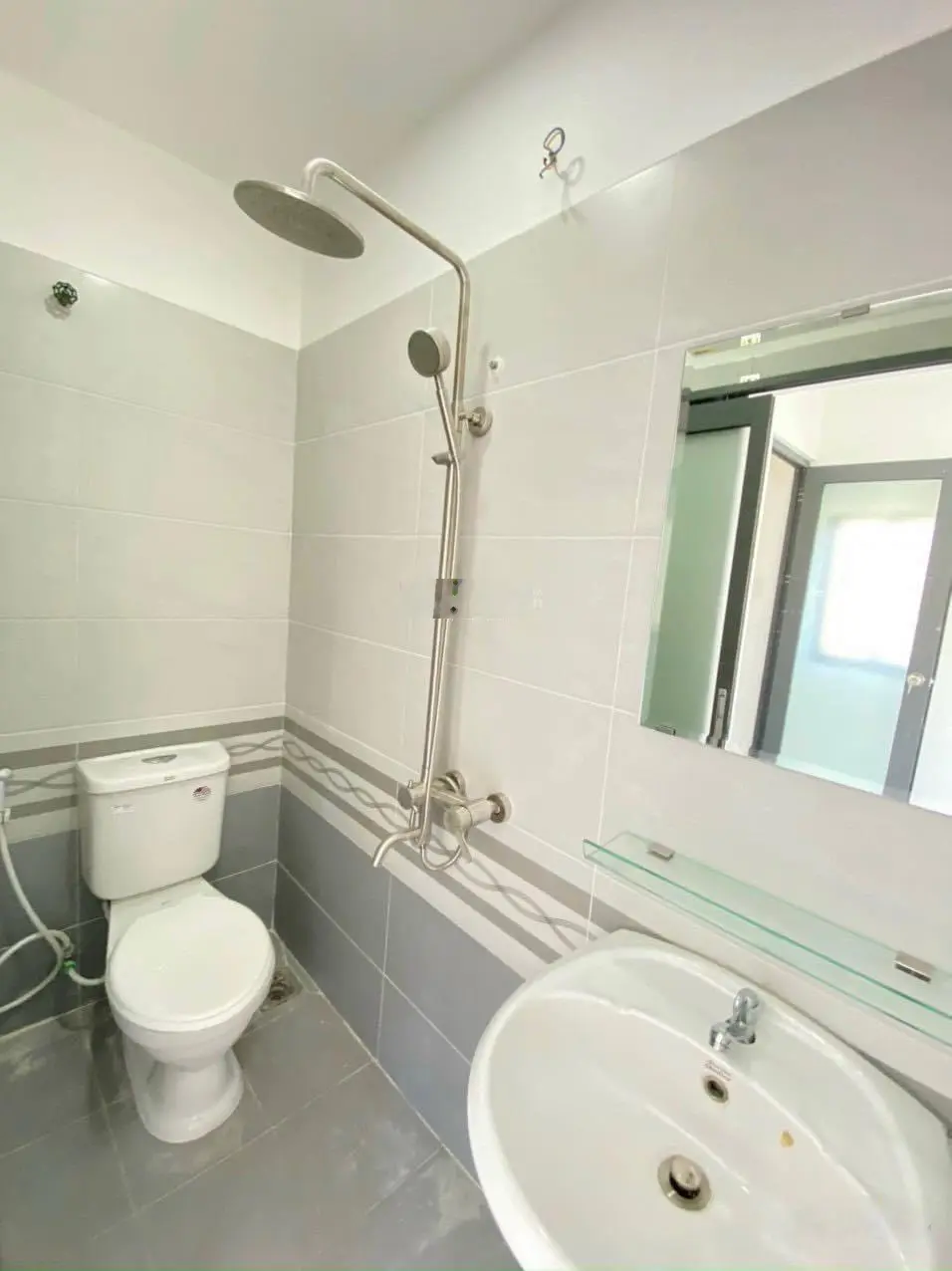 Bán gấp căn nhà đường Phạm Văn Bạch, phường 15, Quận Tân Bình, 1 trệt 2 lầu giá 3tỷ100tr