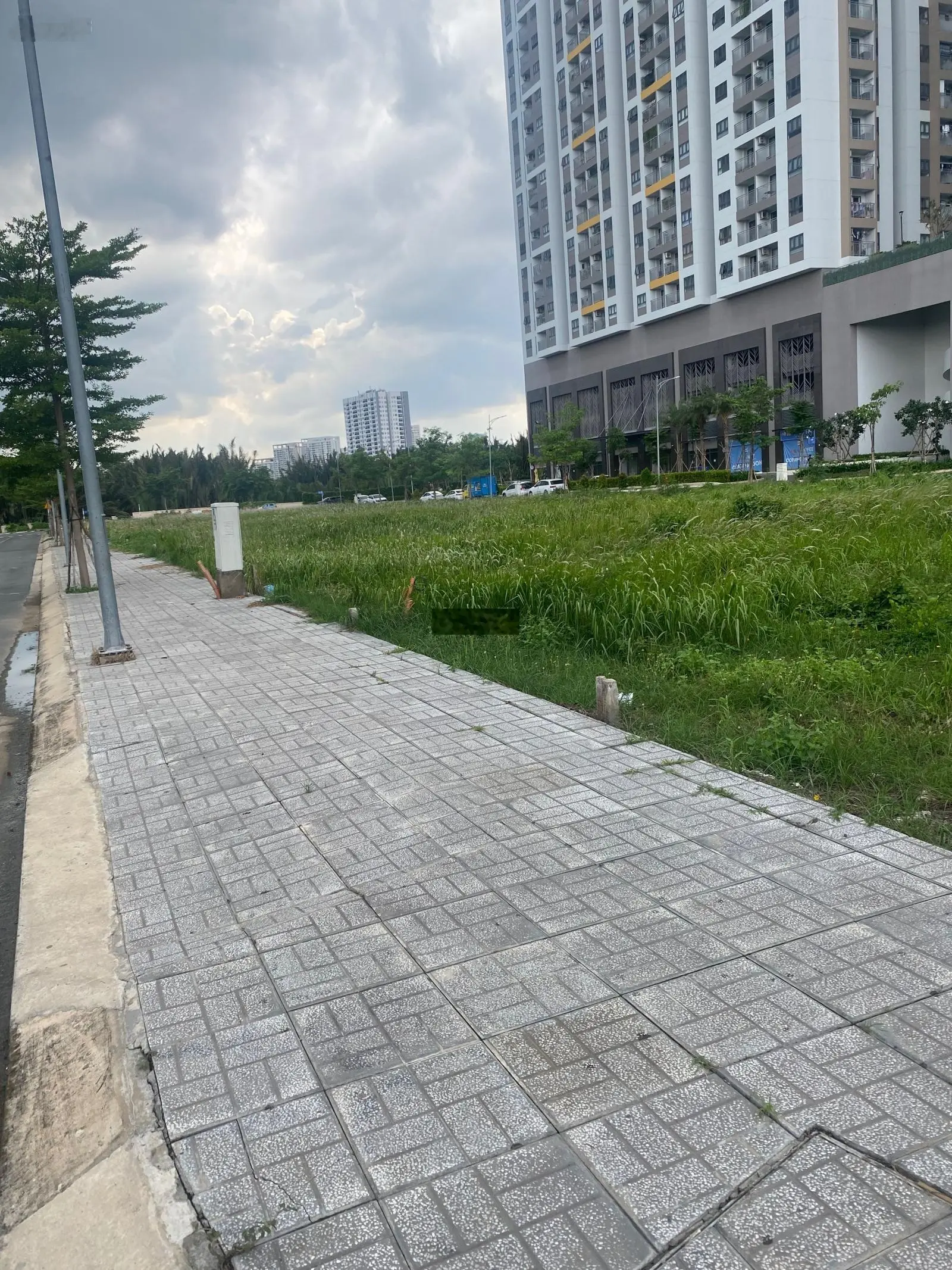 Cần bán gấp lô đất diện tích 90m2 giá 2tỷ550 triệu đường Đào Trí Phú Thuận Quận 7. Sổ hồng riêng