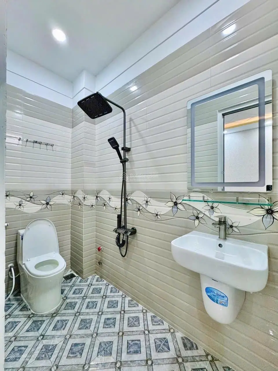 Siêu phẩm 78m2 Cộng Hòa, P. 4, Tân Bình. Hẻm 6m, xây 1 trệt 3 lầu. Giá 3 tỷ 050. Gần sân bay