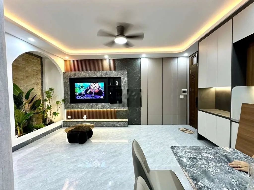TỔ ẤM TRUNG TÂM ĐỐNG ĐA, 40M2, 5 TẦNG 3 NGỦ, SANG XỊN MỊN, GẦN PHỐ