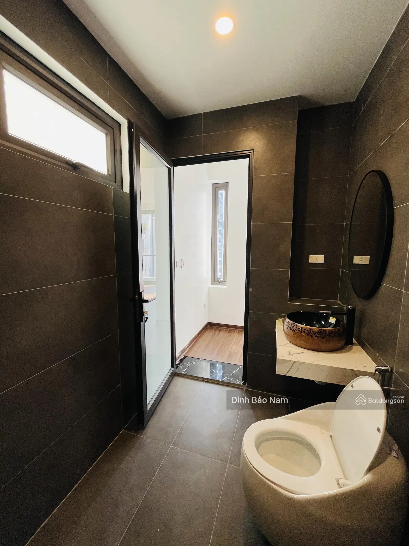 Tôi chủ nhà bán căn ngõ 660 nhà số 1 Lạc Long Quân 51m 7 tầng thang máy mt 5.7m lô góc ô tô vào