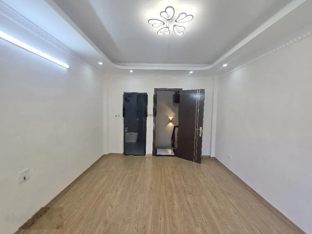 Nhà Nguyễn Khoái mới coong ngõ ô tô đỗ cửa