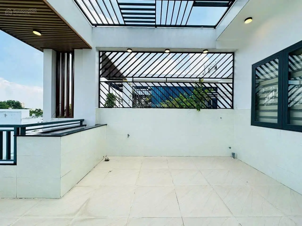 Nhà 60m2 đường Số 13, P4, Q4 gần hồ bơi Vân Đồn. Xây 1 trệt 4 lầu đúc, hẻm 5m