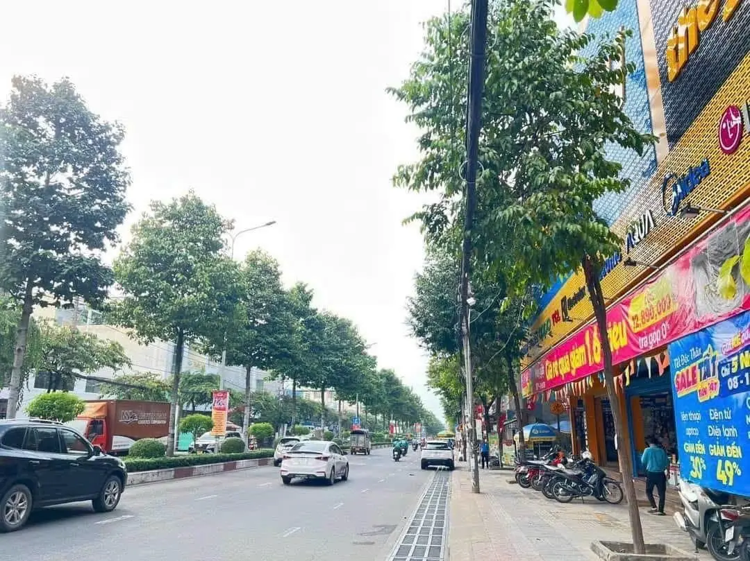 Bán nhà 134m2 mặt tiền Đồng Khởi, 11,8 tỷ vị trí đẹp gần Đại Học Đồng Nai, Biên Hoà. Sổ hồng thổ cư