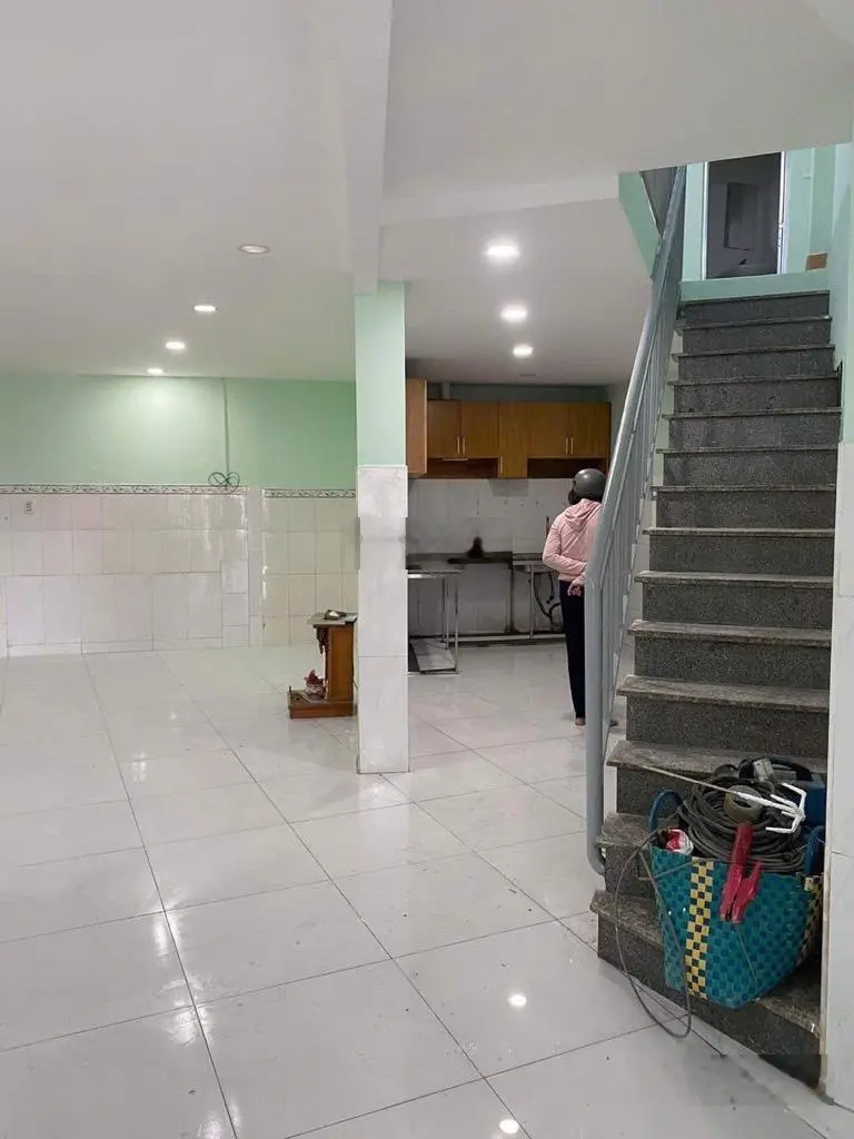 Chỉ 3,4 tỷ TL, nhà: Quận 2, MT đường ôtô thông, 2 tầng Btct kiên cố, DT: 87,8m2 ngang 4.9m, nở hậu