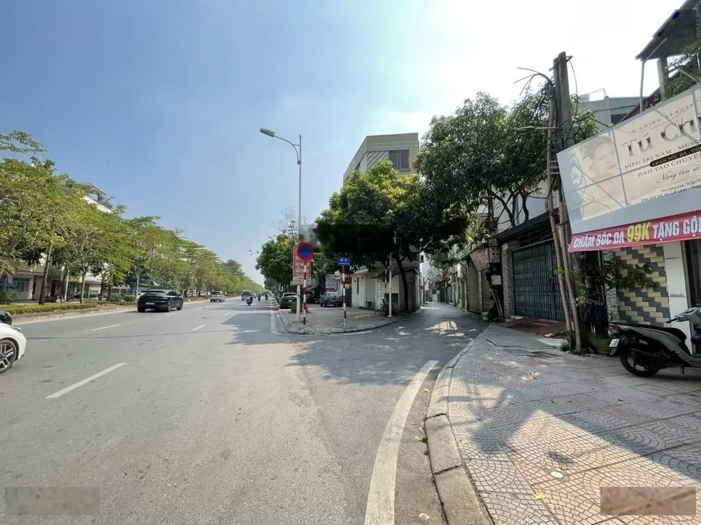 Nhà đẹp khu trung tâm Cổ Linh, mặt ngõ xe tải, xe 7 chỗ thông, ô tô vào nhà - 60m2 - 6,7 tỷ