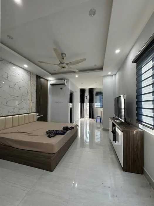 Bán nhà phố Lê Thanh Nghị, ngõ thông, nhà thoáng, 10m ra phố, 91m2, 5 tầng thang máy, 14.5 tỷ