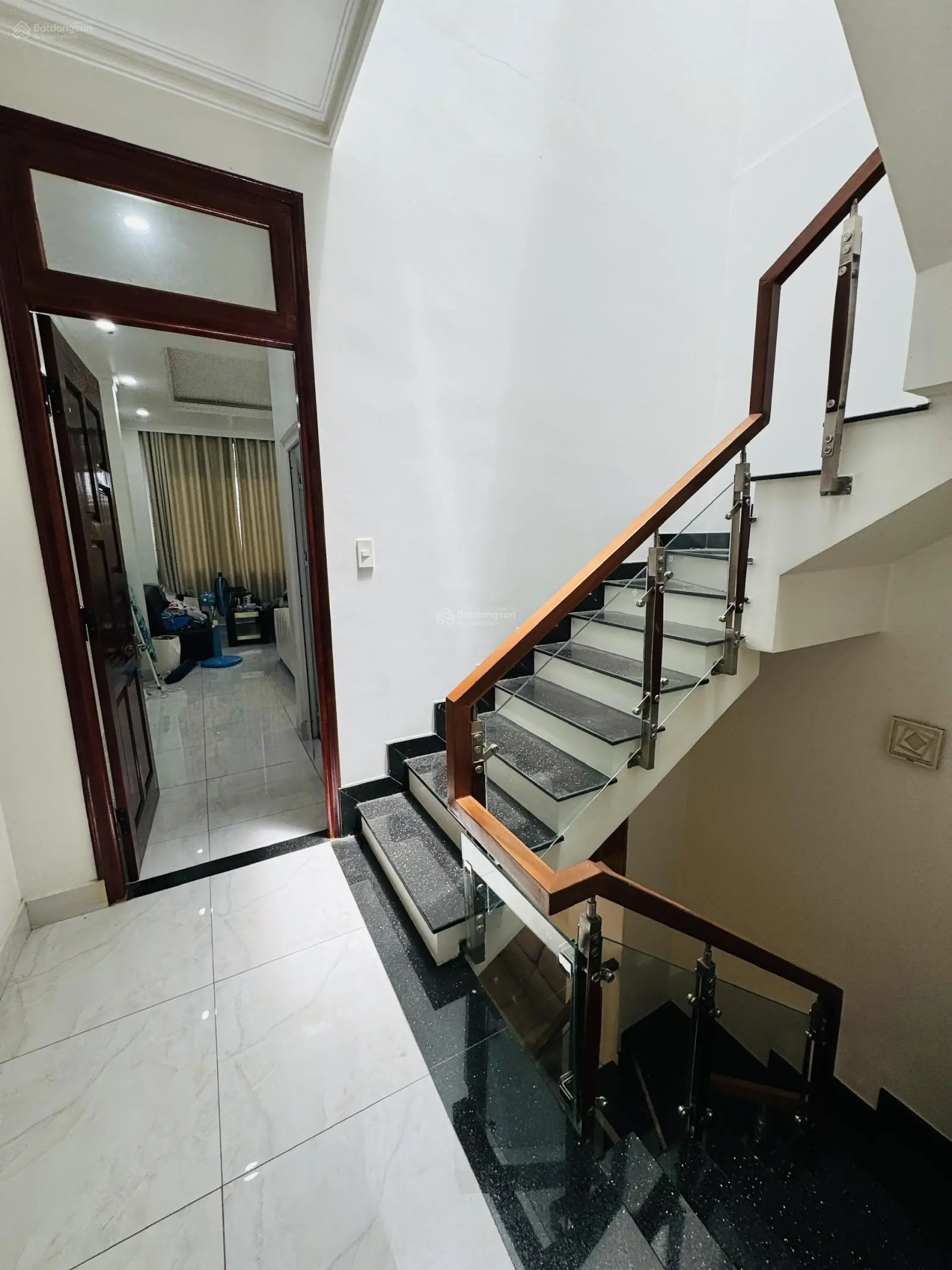Chuyển nơi ở cần bán nhà đẹp 3 tầng 61m2 Oto tận cửa gần Vành đai 2, Ga Metro khu dân trí cao 7.2Tỷ