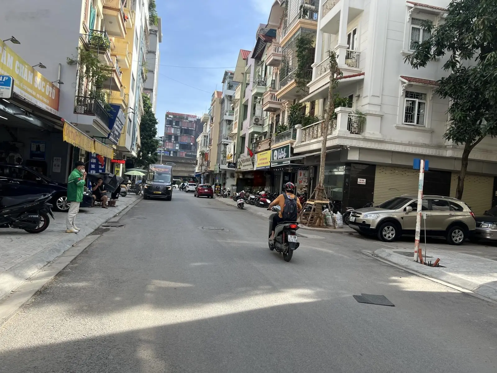 Bán nhà MẶT PHỐ 168 Nguyễn Xiển, 7 tầng Thông Sàn - Thang Máy, Kinh doanh mọi mặt hàng, ở hết ý.