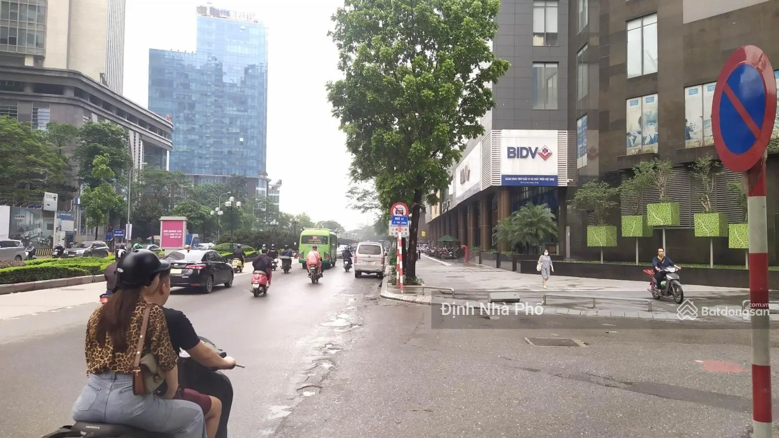 (Mặt tiền 10m - giá đầu tư) bán nhanh nhà phố Lê Văn Lương 220m2 - vị trí đắc địa - KD sầm uất