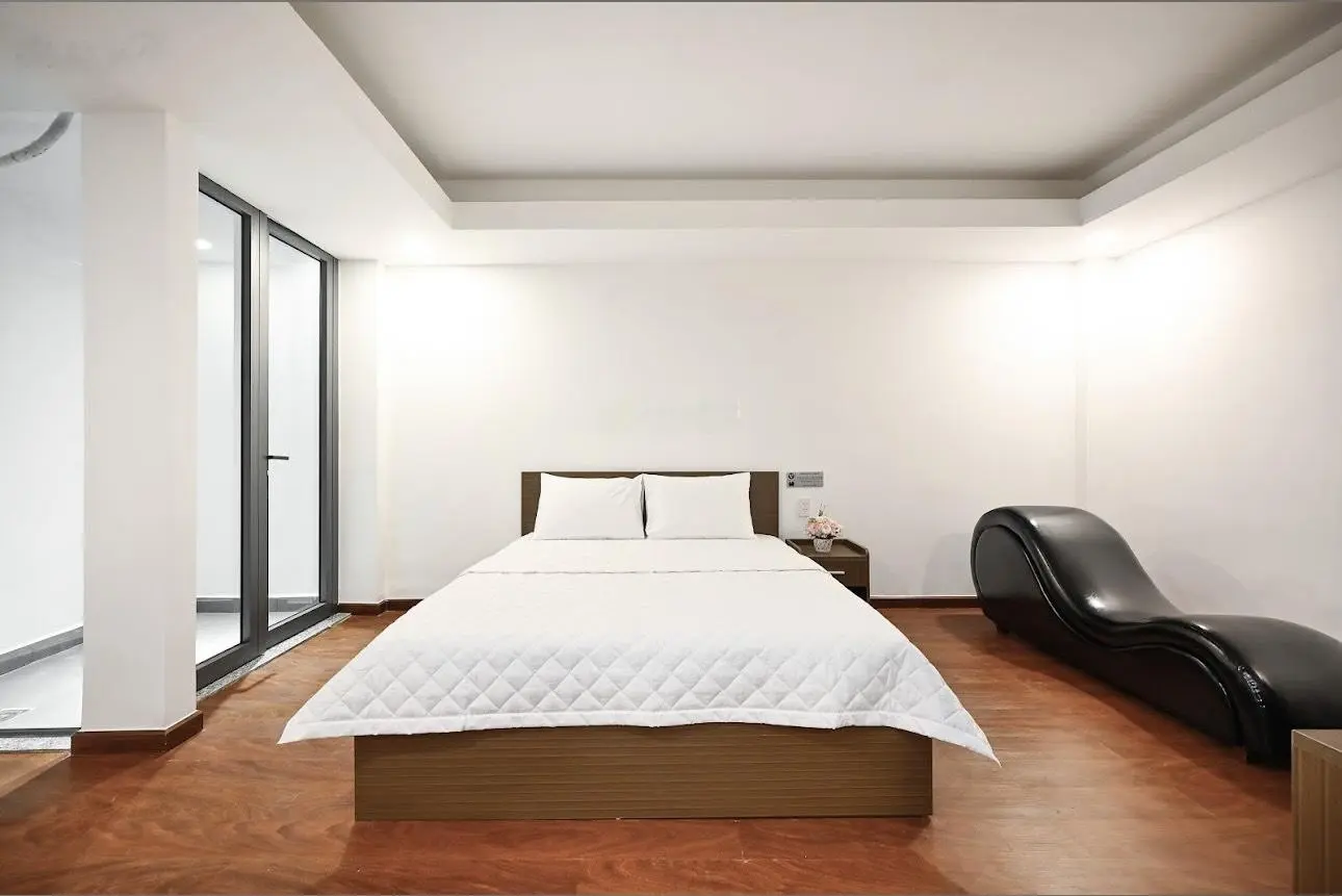 Bán gấp Khách sạn mặt phố khu Trường Sơn, 43,5 tỷ, 150m2, 6 tầng, Q.Tân Bình, TP.HCM