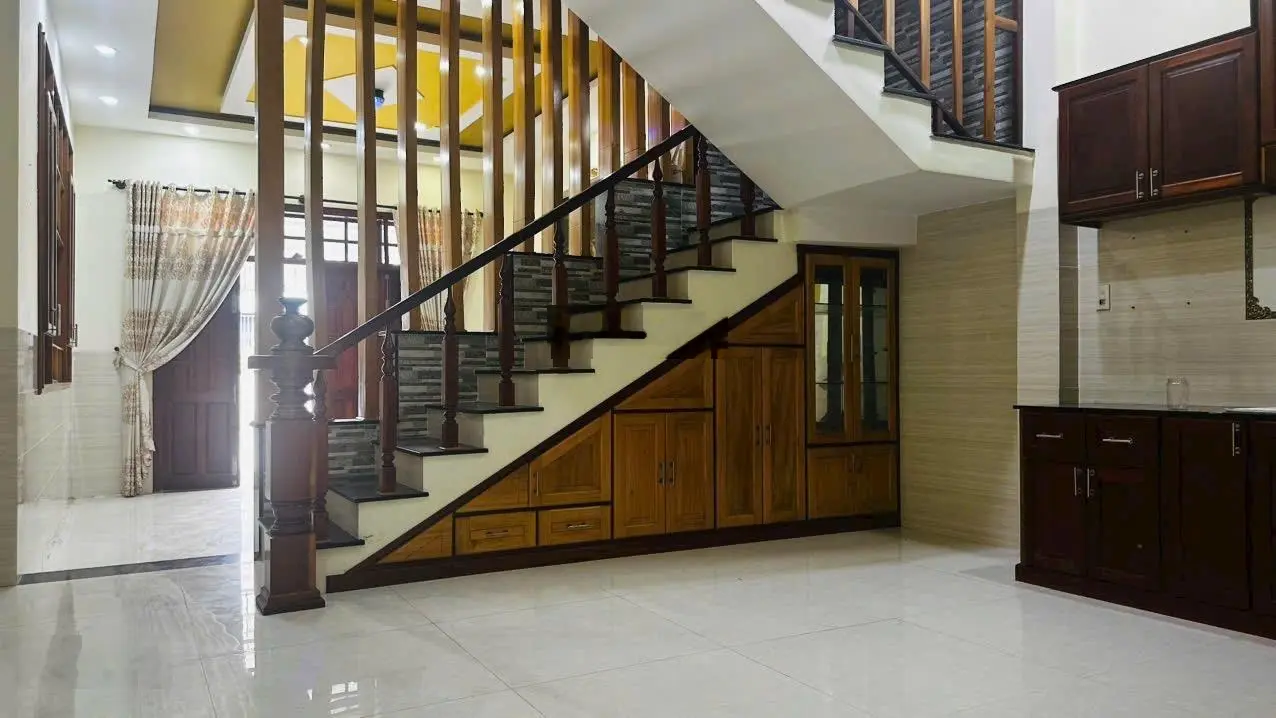 Bán nhà 2 MT, đường Trần Khát Chân, Vĩnh Hoà, DT 105m2, hướng Đông Bắc, đường 20m - giá 6,7 tỷ