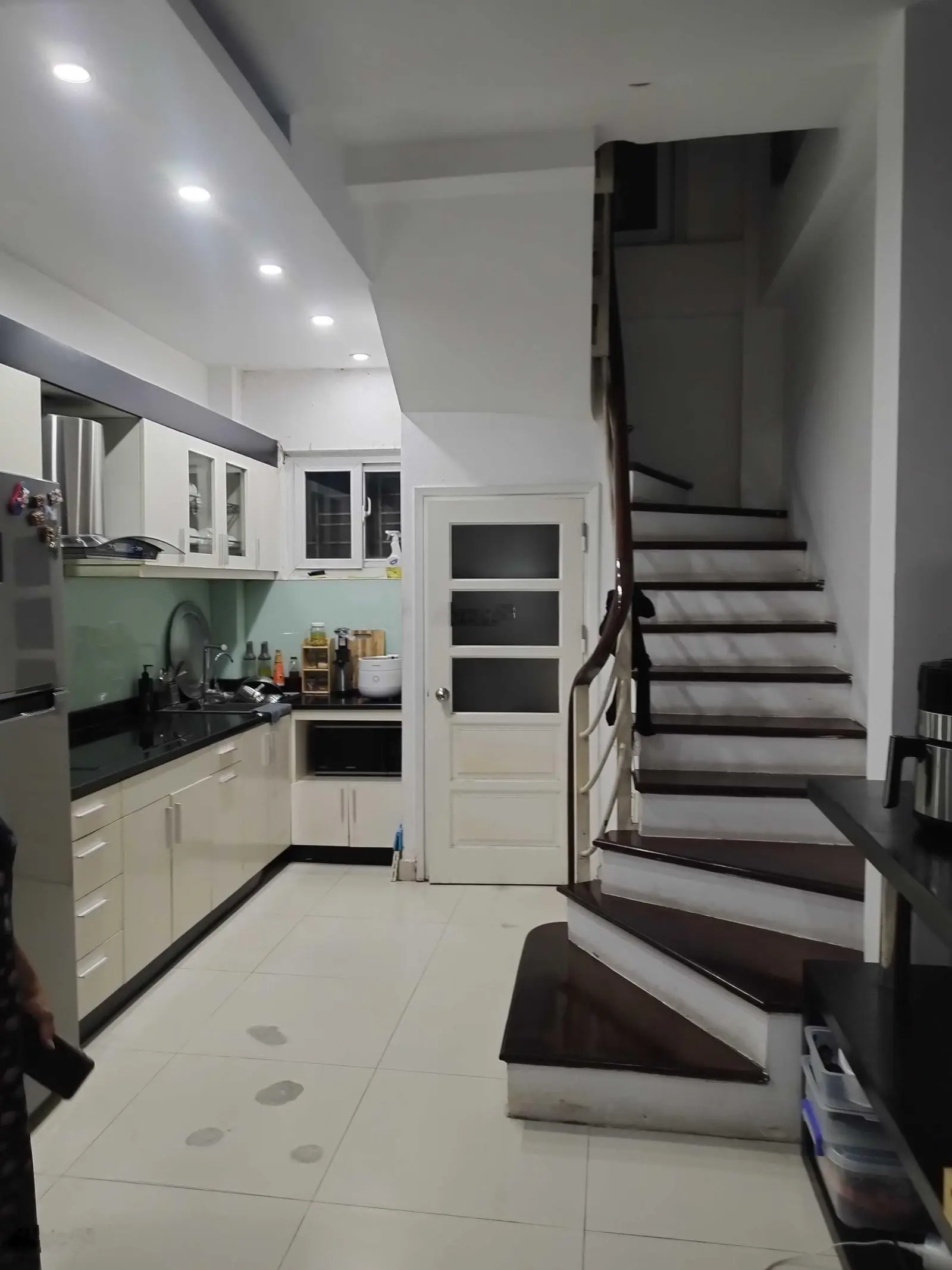 Bán nhà mặt ngõ phố Nguyễn Tri Phương, dt: 30m2 x6 tầng, giá 9,8 tỷ