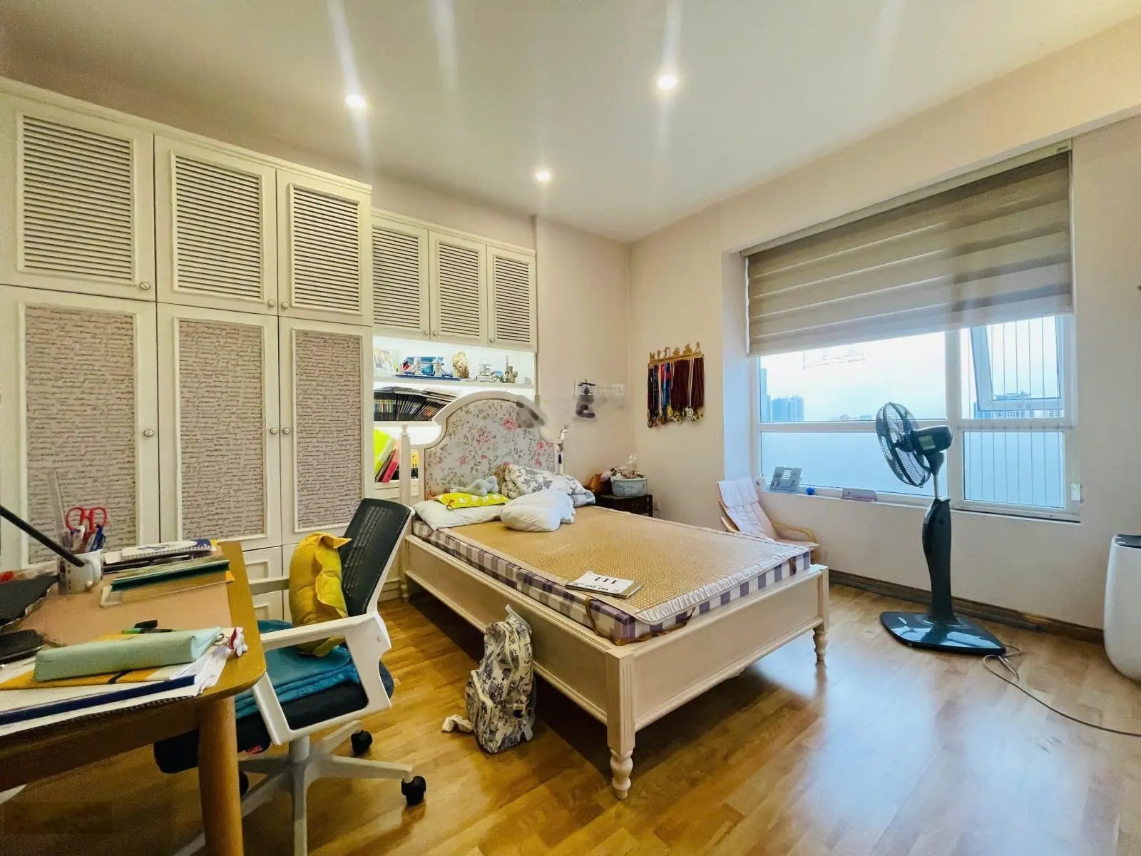 Mình cần bán căn 2 ngủ 80m2 toà The Park Home - Cầu Giấy, full đô bàn giao, sổ đỏ