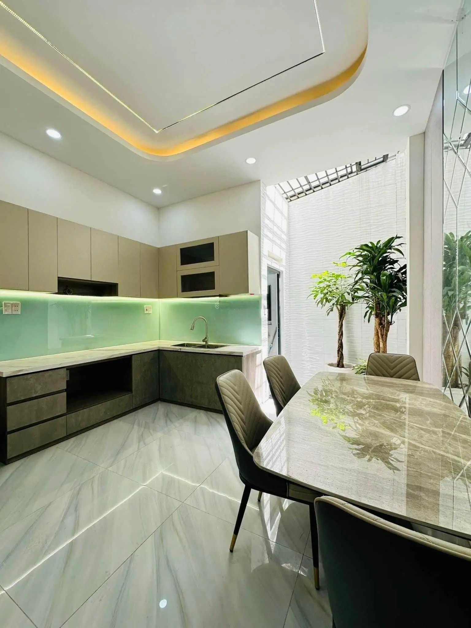 Bán nhà hẻm 750 Nguyễn Kiệm Phú Nhuận. Giá 4tỷ2, DT 60m2. Đang cho thuê 16TR/Tháng