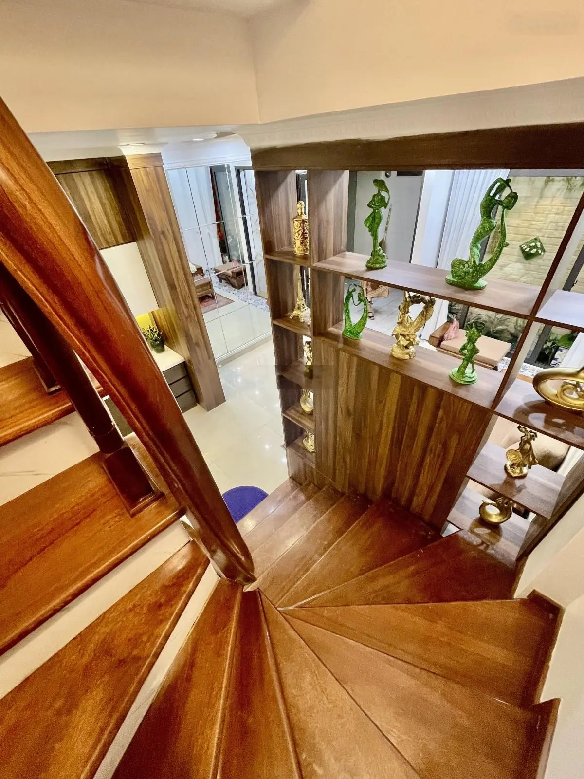Cần Bán nhà Phố Pháo Đài Láng 45m 5 Tầng MT 4m chỉ 11,5 tỷ Full nội thất 20m ô tô.