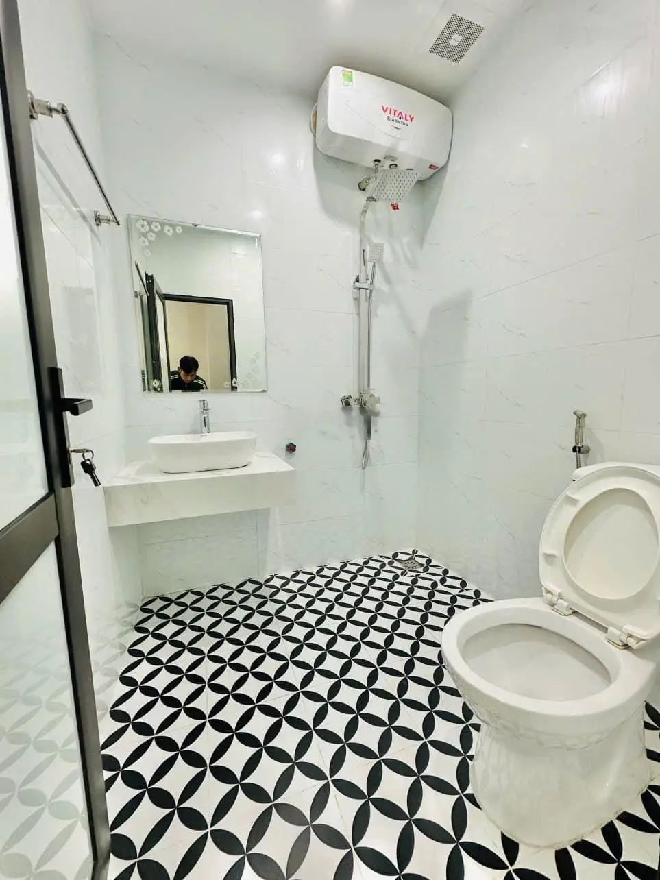 8.1 tỷ - ô tô - kinh doanh - phân lô - trần hòa-trung tâm định công-0985826871