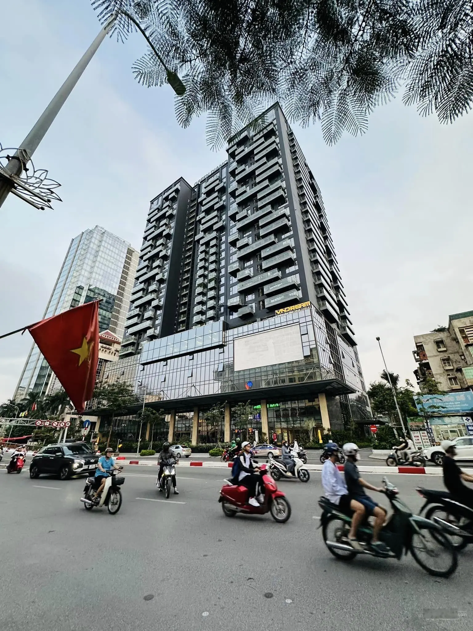 Giá Tốt vị trí Vàng Tại Trung Tâm, Bán căn hộ cao cấp Green Diamond Láng Hạ DT 92M2, 2PN, 2WC.