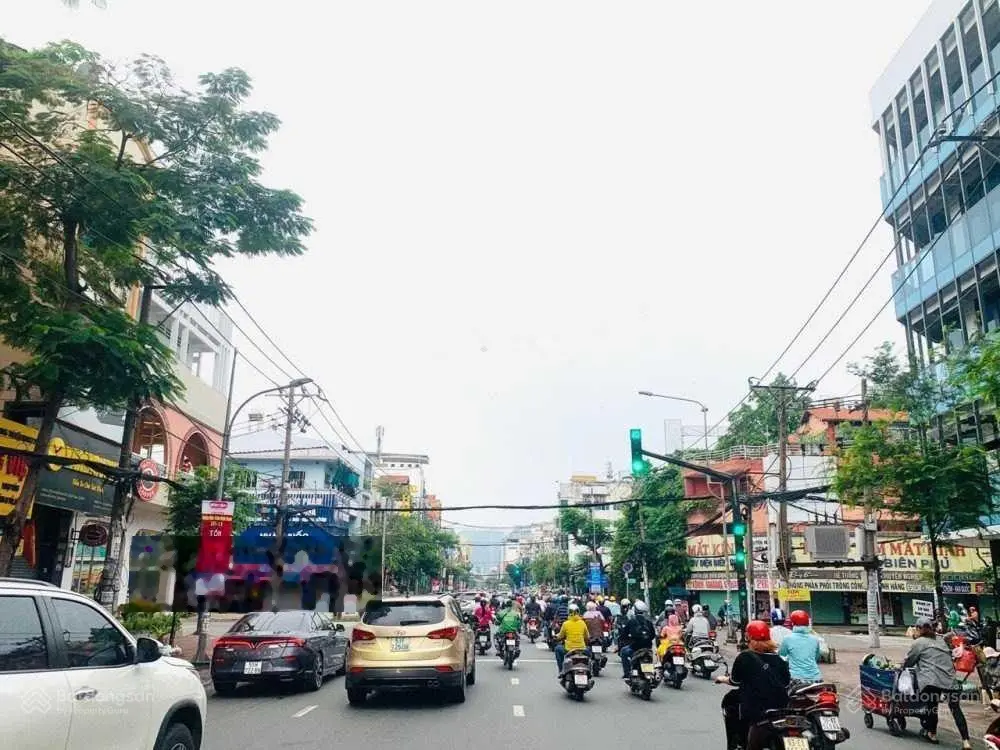 Bán nhà mặt tiền thương hiệu Cao Thắng, Q.3, - DT: 12x20m - 6 tầng - HĐT: 360tr/tháng. Giá 74 tỷ