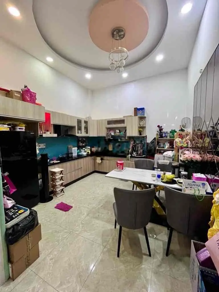 NHÀ MẶT TIỀN