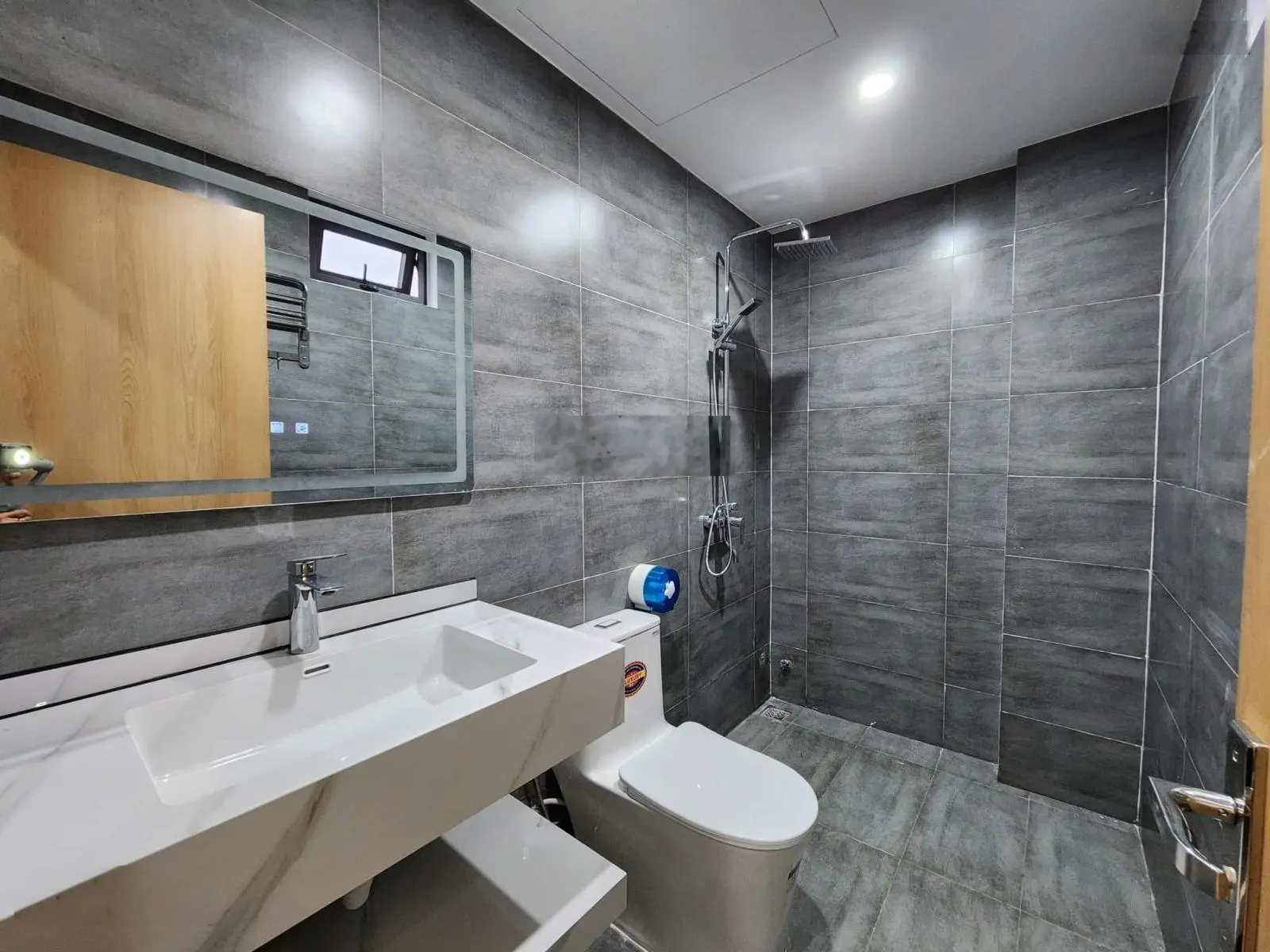 Hot! Bán gấp nhà đường Nguyễn Trọng Tuyển - Tân Bình. DT 42m2