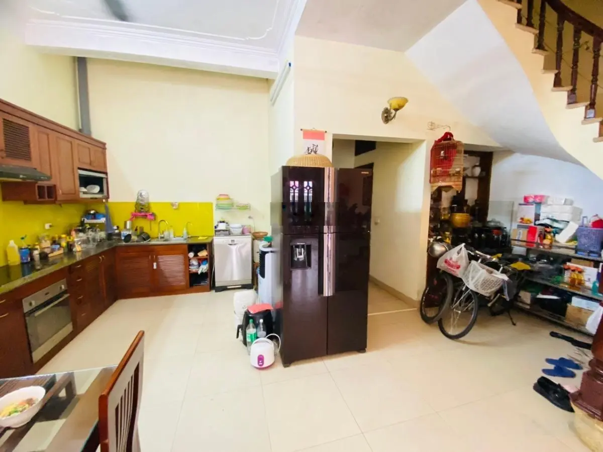Giá rẻ! Mặt ngõ Hào Nam, ngõ thông ba gác, gần ô tô, nhà dân xây kiên cố, mặt tiền rộng, 84m*4T