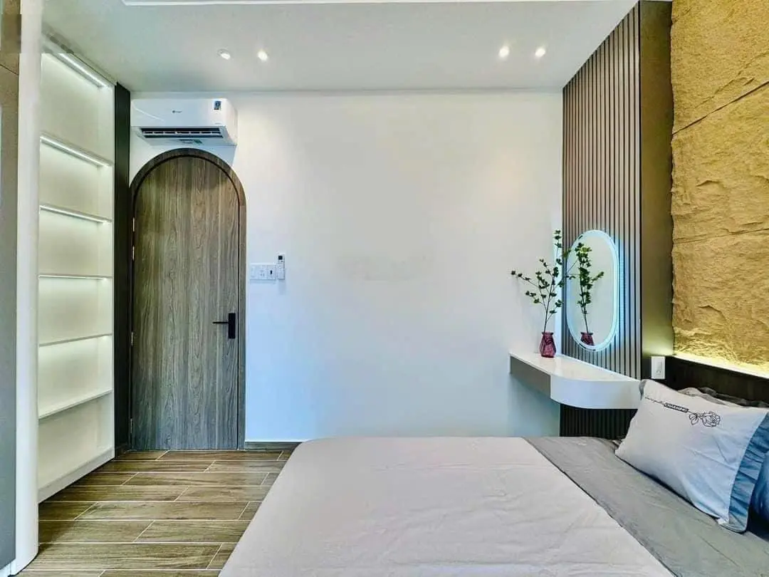 Nhà Lạc Long Quân , p5, quận 11. Giá 2,32 tỷ. SHR, pháp lí chuẩn.