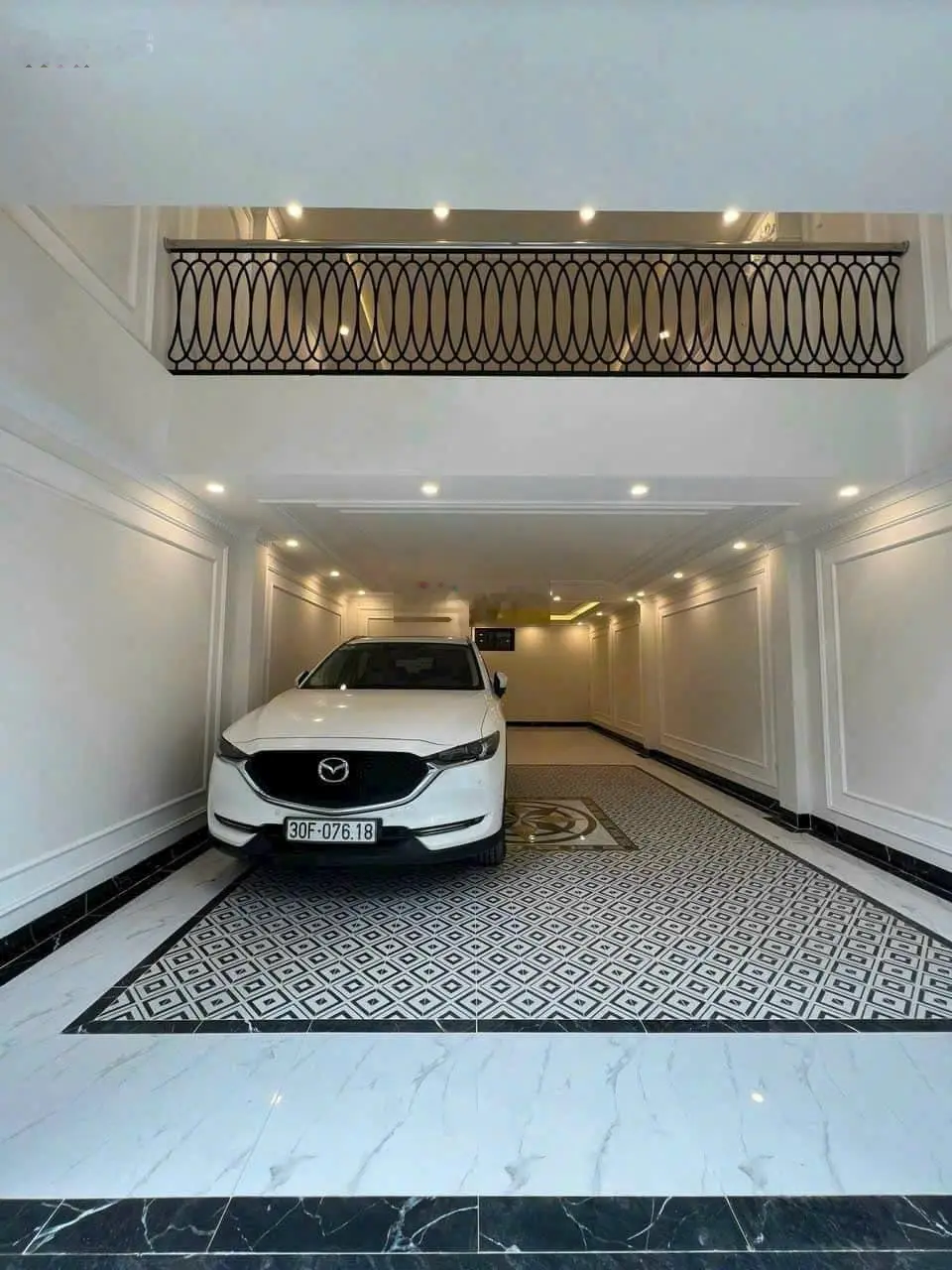 Nhà đẹp Trương Định view hồ, ô tô vào nhà, lô góc, ngõ thông kinh doanh, 61m2, 10.2 tỷ