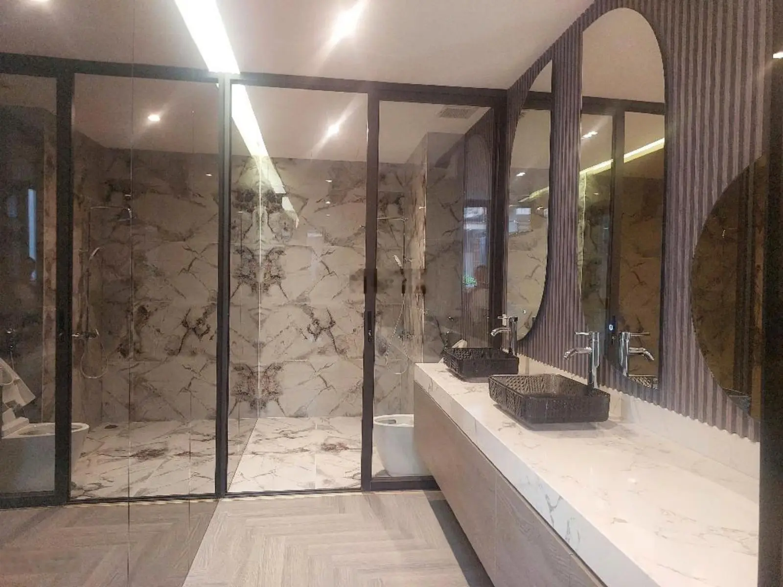 Bán nhà khu víp 918 Phúc Đồng 85m2, MT 6,5m, 5tầng giá 20tỷ phân lô vỉa hè ôtô tránh
