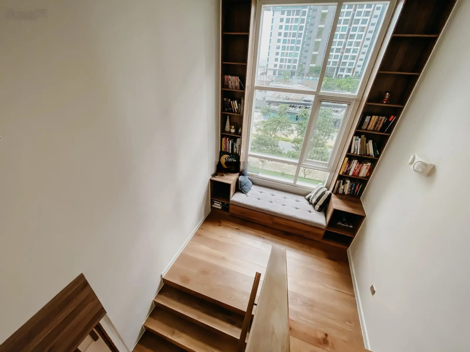 Chỉ với 30 tỷ sở hữu ngay căn Duplex tầng thấp gồm 5 phòng ngủ diện tích lớn, đầy đủ nội thất