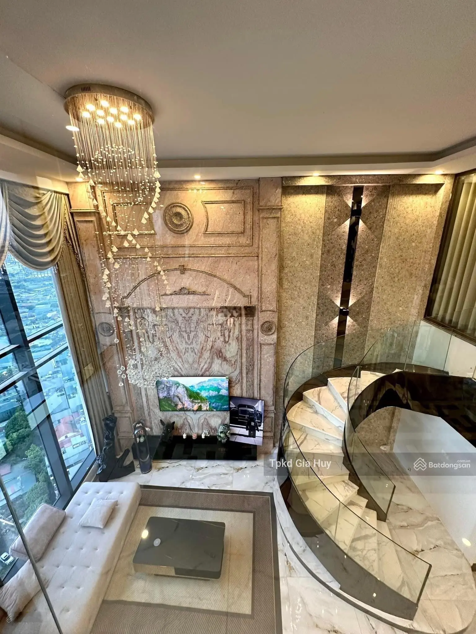 Cần bán Skyvila 220m2, full đồ, view siêu đẹp tại Vinhomes Metropolis. LH 0888.61.8818