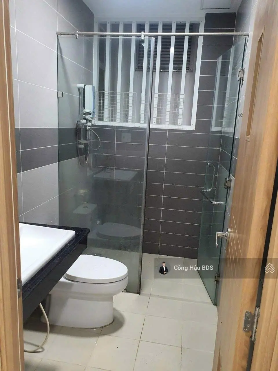 Nhà Trệt- 2 Lầu Sổ Hoàn Công. Gần Chợ Dĩ An 1. DT: 104M2 (5x 21m). Đường 5M. Giá: 5 Tỷ TL