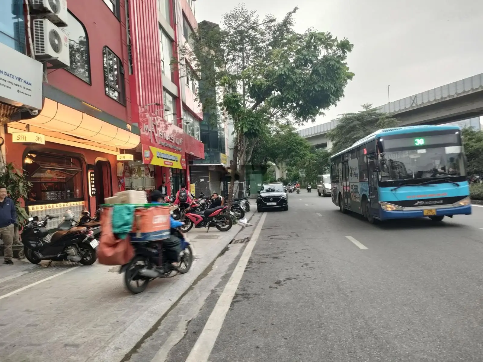 Mặt phố hoàng cầu đống đa dt 99,3m - 3tầng - mt4,2m - chỉ 32,5 tỉ